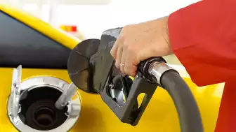 Akaryakıt fiyatlarına yapılan son zamlarla birlikte benzin ve motorin fiyatları yükseldi. (24 Haziran 2024)